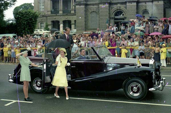Queen Elizabeth II and Prince Phillip welcomed by Lord Mayor Frank Sleeman - George Street - 1977.<br> © Brisbane Images, Brisbane City Council.